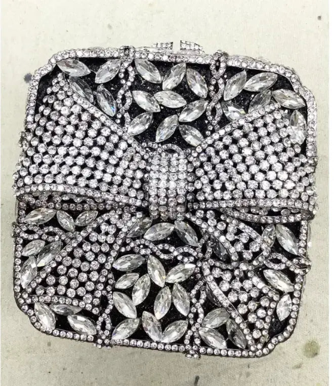 Stunner Bow Clutch