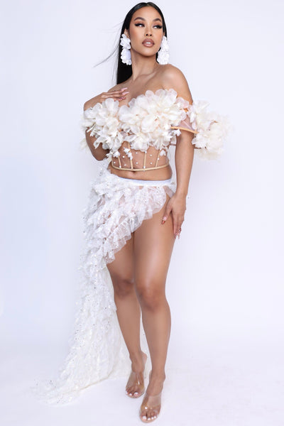 Model in Engaged corset set