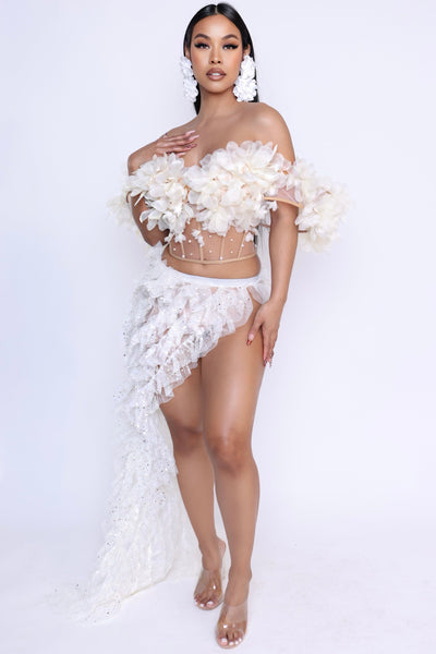 Model in Engaged corset set