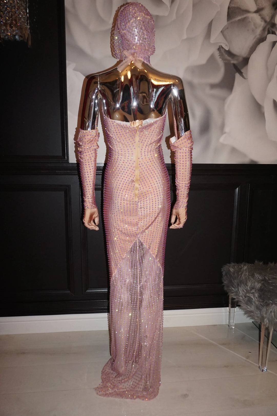 Riri – standout glam look for special occasions